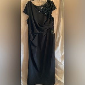 Adrianna Papell NWT Plus Size Black Formal Gown